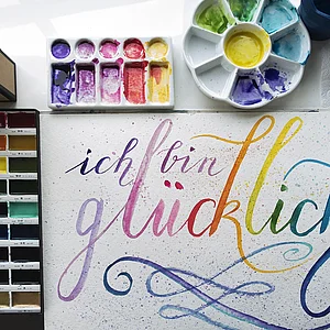 Titelbild für die Veranstaltung Sommerwerkstatt Kalligaphie und Buchmalerei